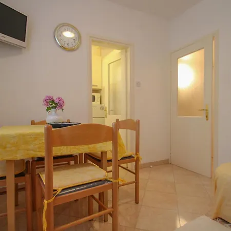 Apartament Martinis Yellow