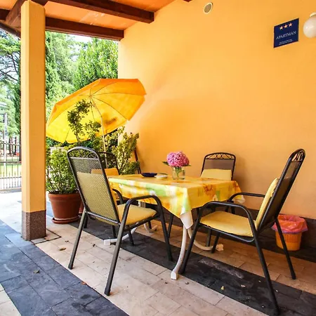Apartament Martinis Yellow *