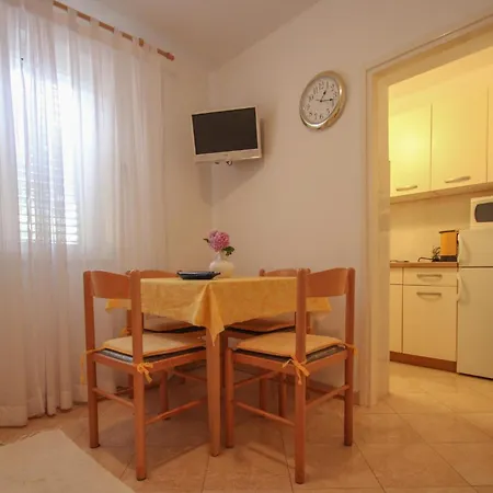 Martinis Yellow Apartment Novigrad (Istria)