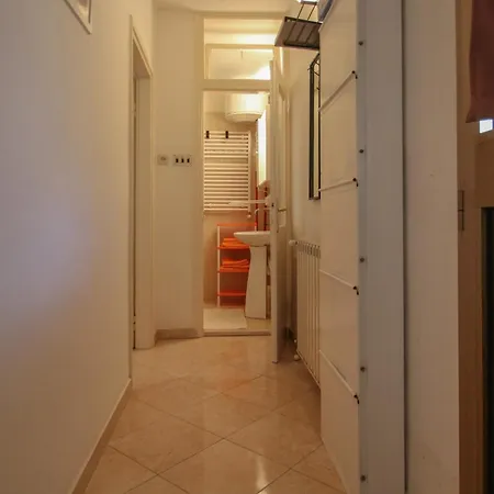Martinis Yellow Apartment Novigrad (Istria)