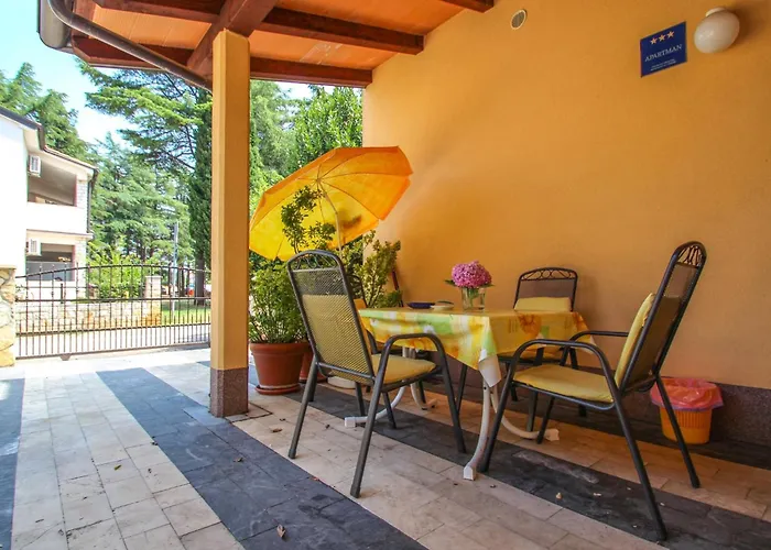 Martinis Yellow Appartement Novigrad Istria